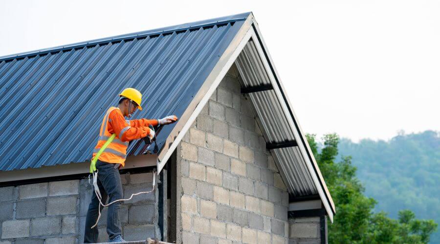 Expert Emergency Roof Repairs services in Enloe, TX